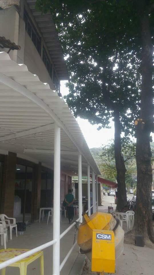 Cobertura com telha sanduíche
